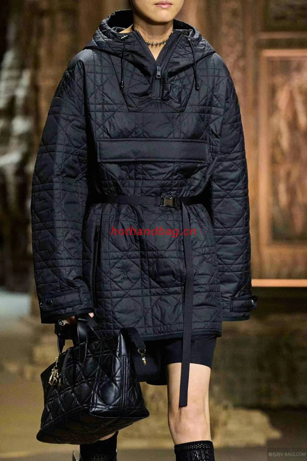 LADY DIOR TOP HANDLE MEDIUM BAG Latte Cannage Lambskin C0089 BLACK&GOLD LADY DIOR TOP HANDLE MEDIUM BAG Latte Cannage Lambskin C0089 BLACK&GOLD