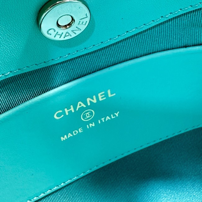 Chanel CLUTCH WITH CHAIN AP3656 light green