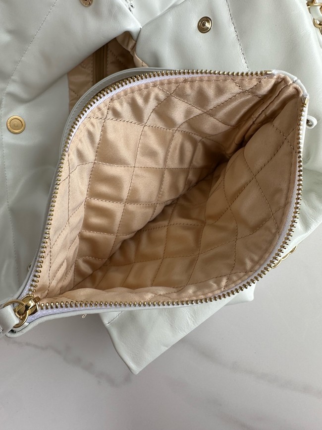 CHANEL 22 SMALL HANDBAG AS3260 white
