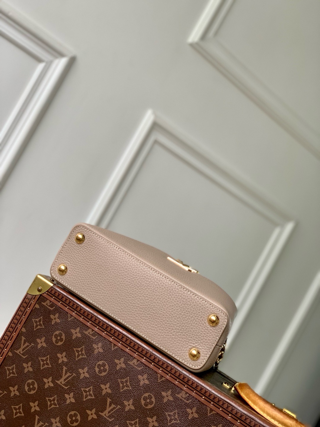 Louis Vuitton Capucines BB M12936 Galet Gray