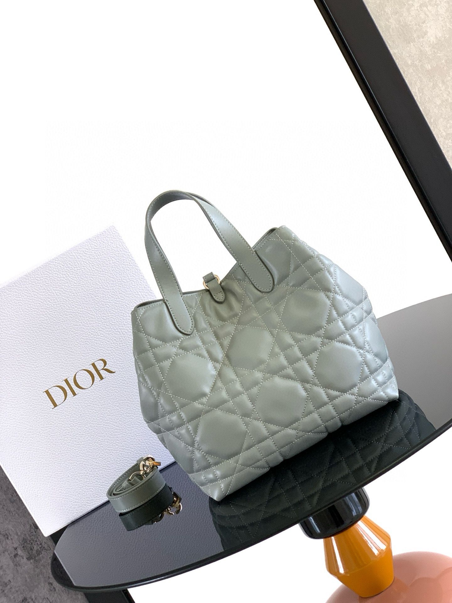 Medium Dior Toujours Vertical Tote Bag Macrocannage Calfskin M2836OSNW Gray