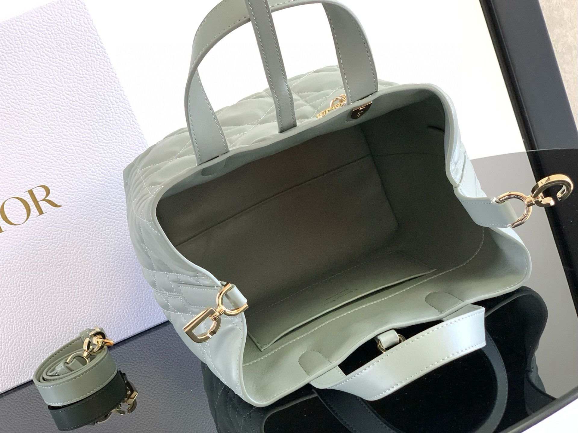 Medium Dior Toujours Vertical Tote Bag Macrocannage Calfskin M2836OSNW Gray