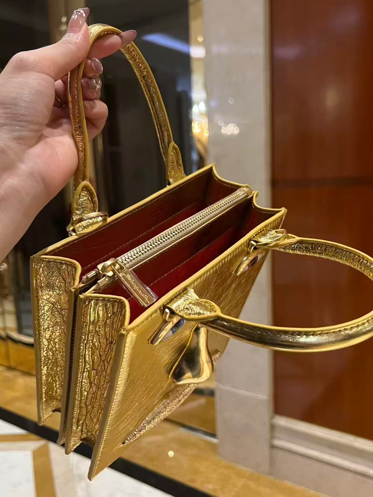 New Schiaparelli bags Original leather 50102 Gold