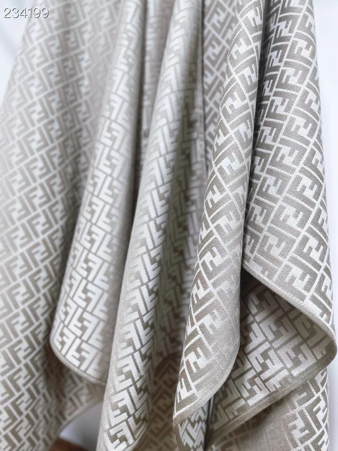 Fendi Cape Double-sided cashmere FDC35908