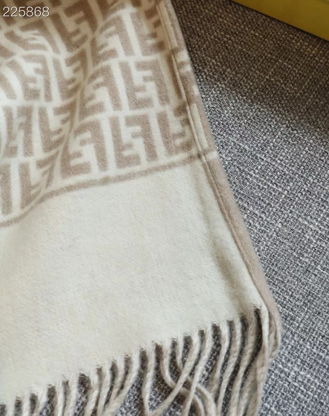 Fendi Cape Double-sided cashmere FDC35922