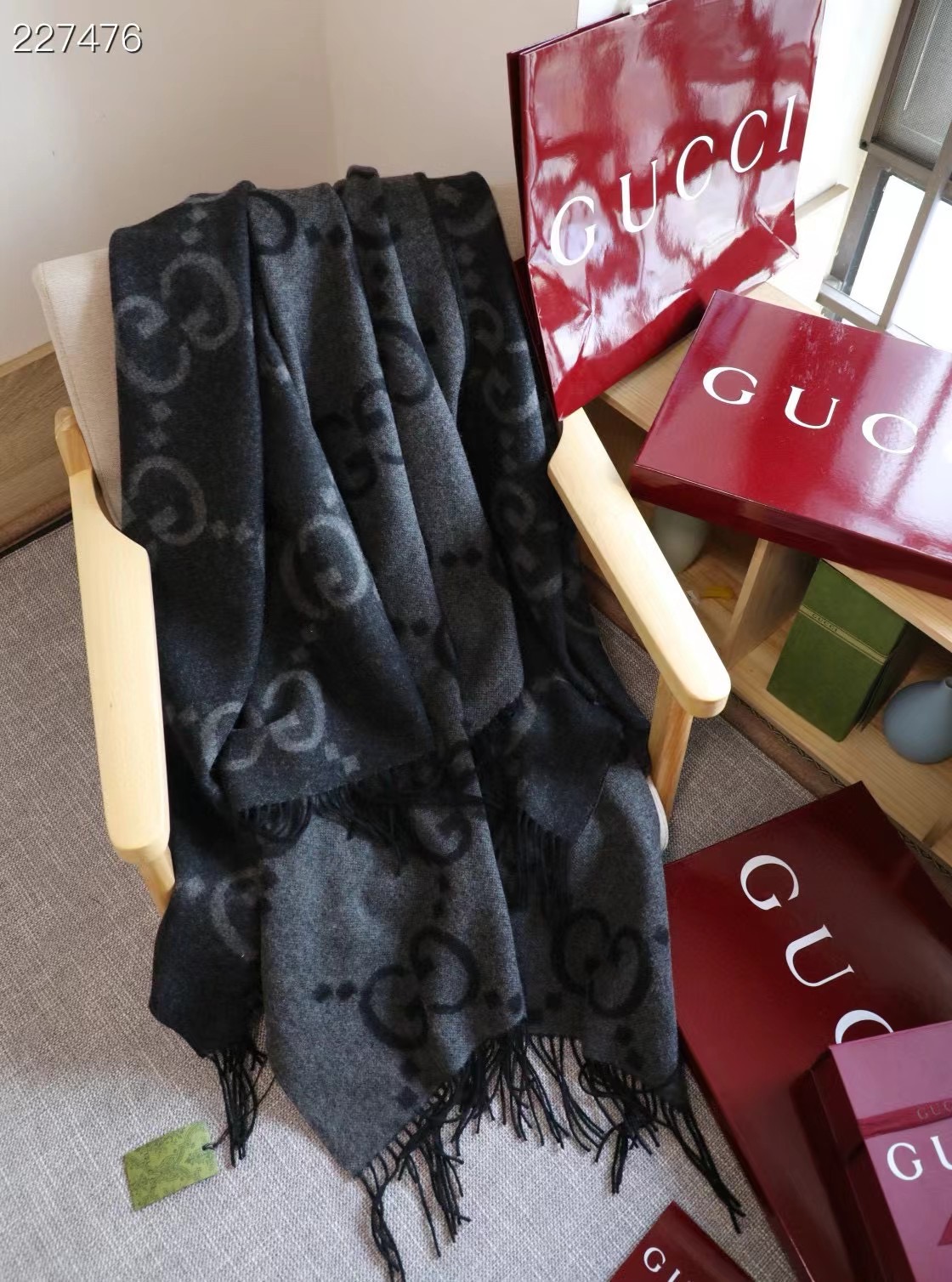 Gucci Cape Double-sided cashmere GG35924