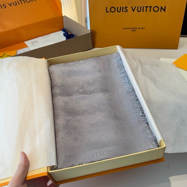 Louis Vuitton Monogram Classic Shawl M97743-3