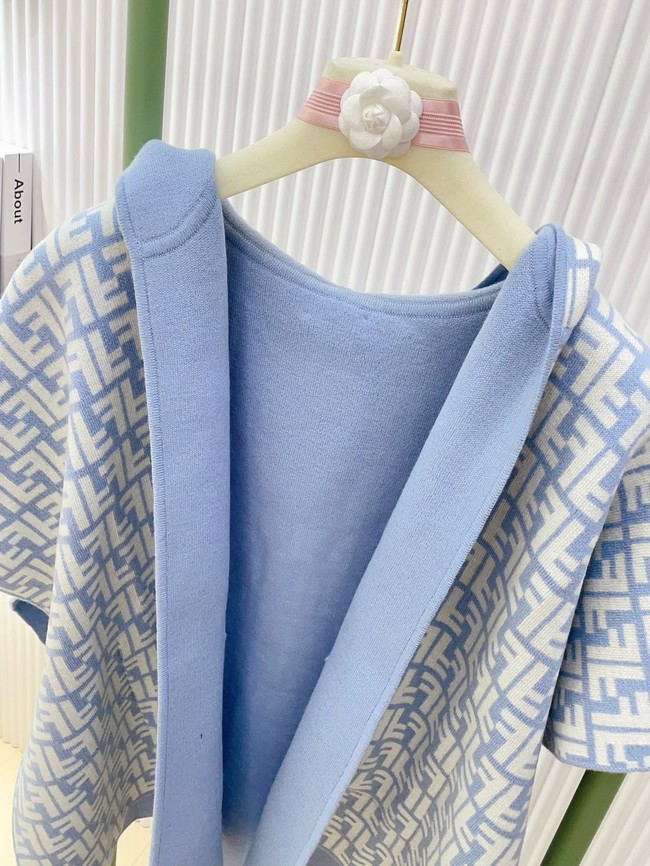 Fendi Cashmere cape FXX723