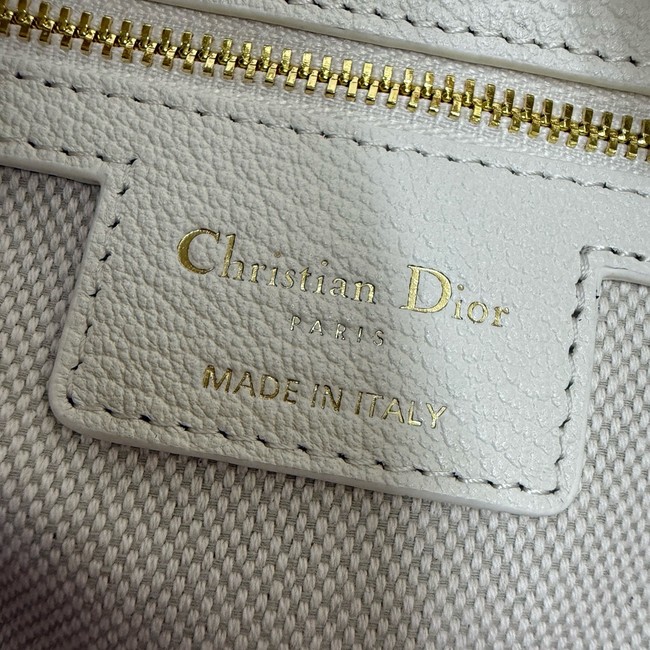 Medium Dior Voyage Bag Latte Flat Macrocannage Grained Calfskin M2846UJ