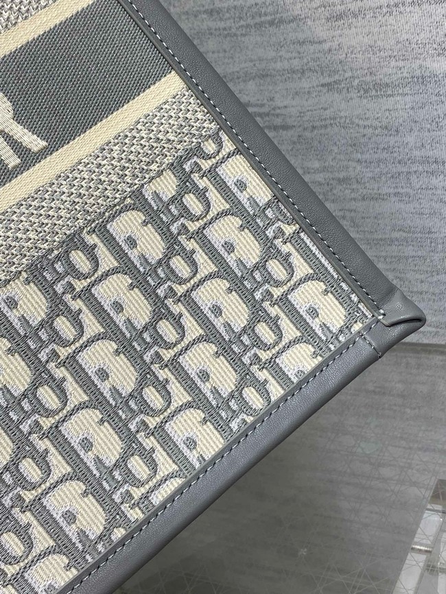 Medium Dior Book Tote Dior Oblique Embroidery and Calfskin M1324CZ-3