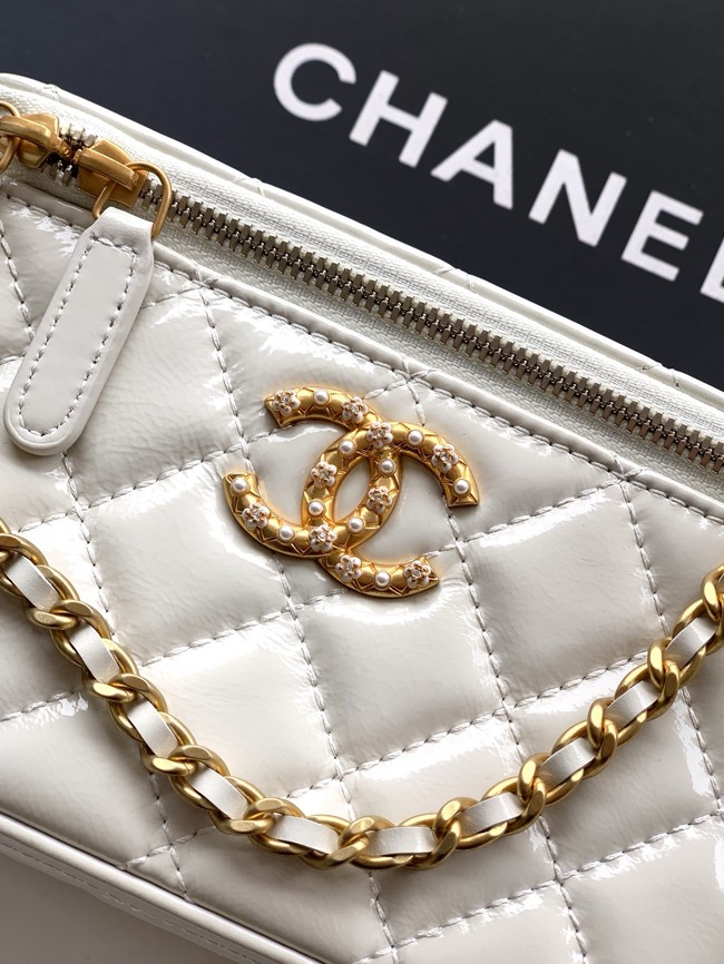 CHANEL 26C Vanity with Chain AP3940 white