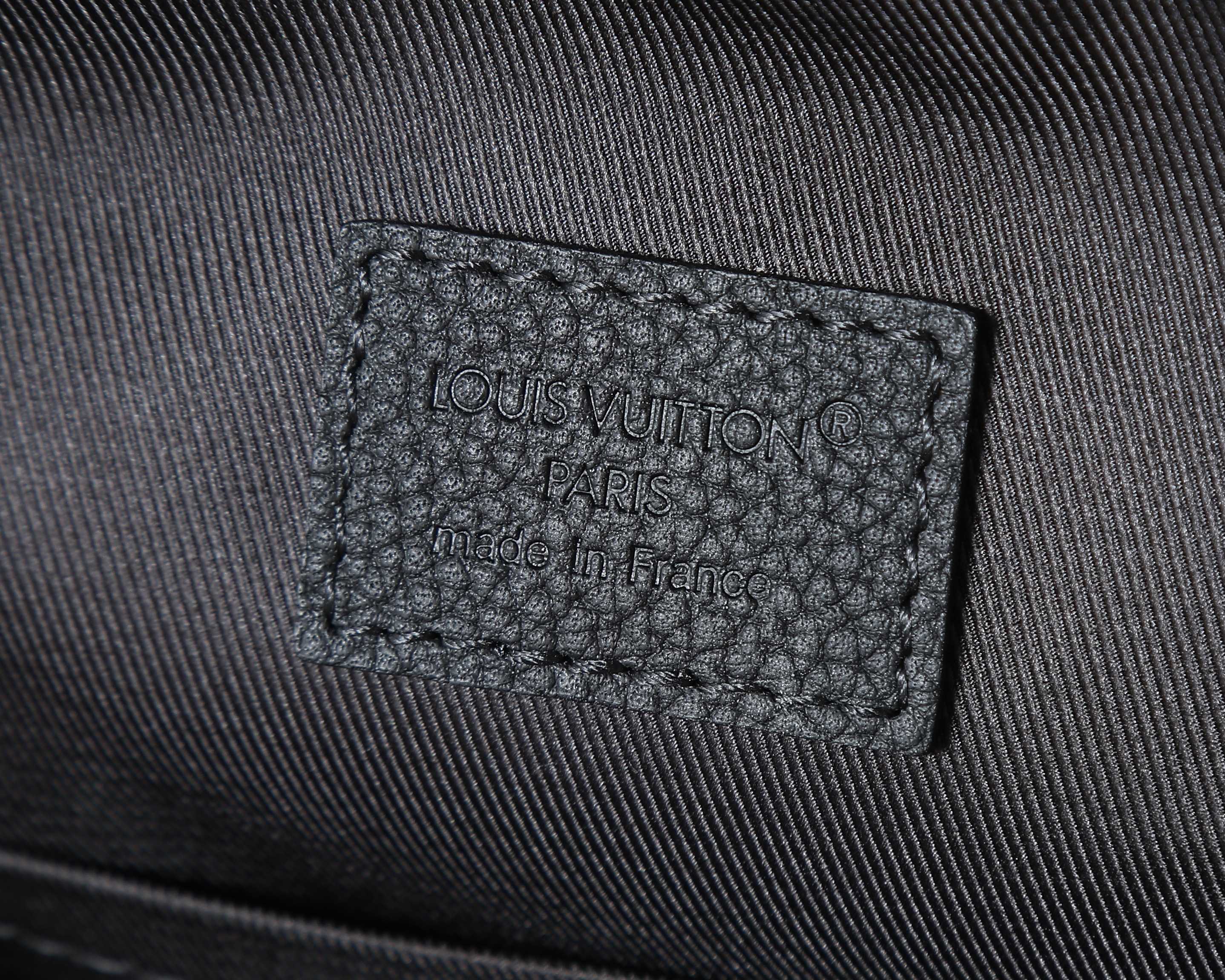 Louis Vuitton Avenue Slingbag PM M15269 Black