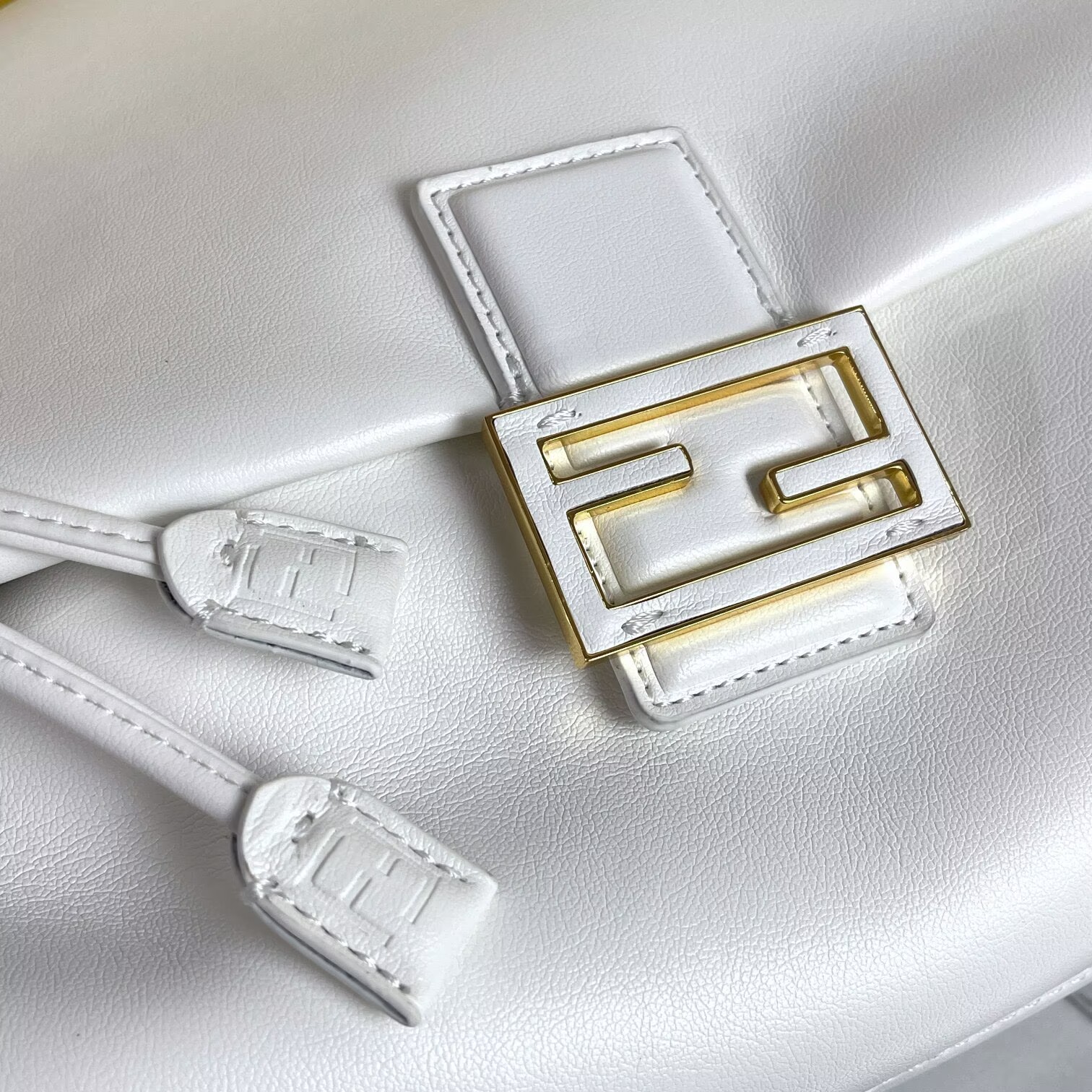 FENDI 2025 Mamma Baguette Original Leather Medium Bag FF8851 White