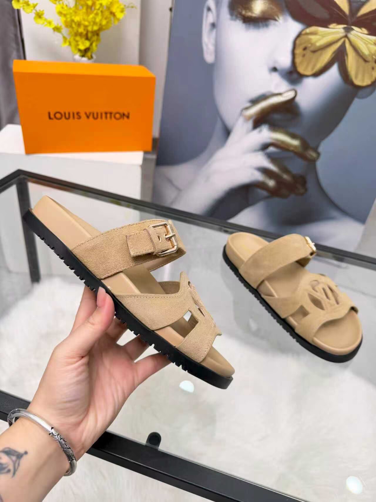 Louis Vuitton Slippers Shoes LV63021