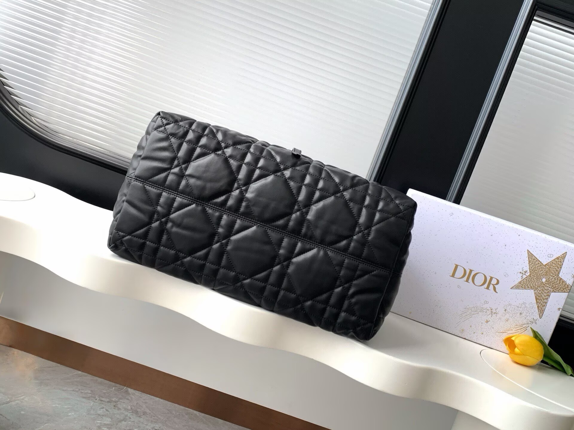 LARGE DIOR TOUJOURS BAG Latte Macrocannage Calfskin M6233 Black LARGE DIOR TOUJOURS BAG Latte Macrocannage Calfskin M6233 Black
