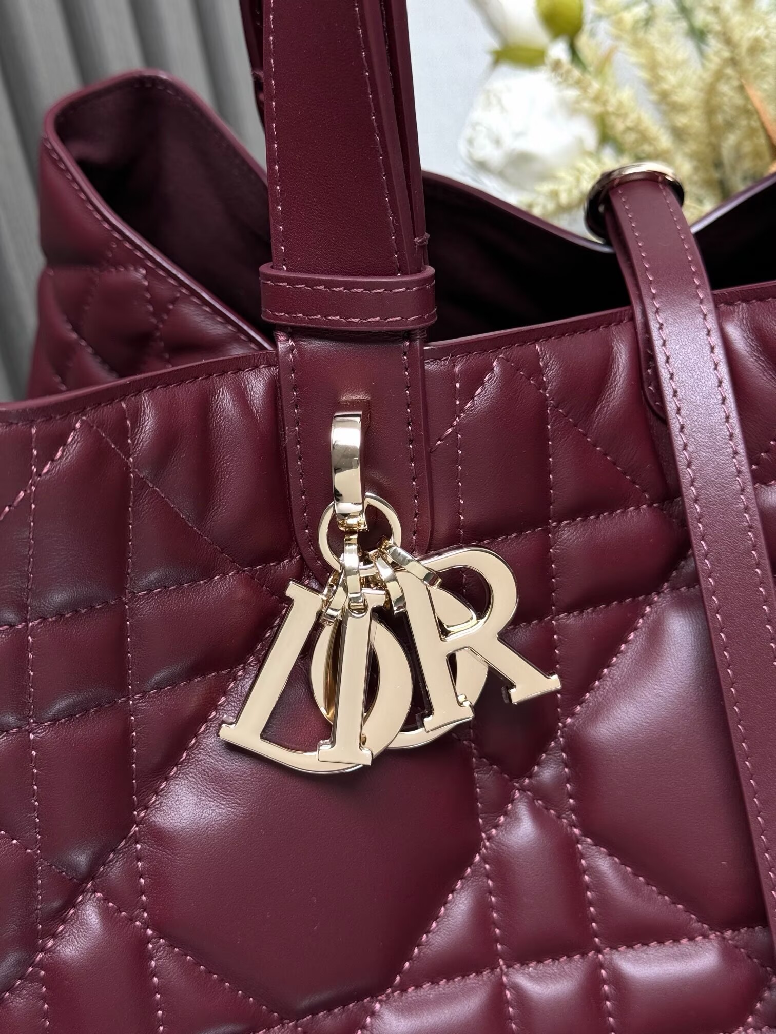LARGE DIOR TOUJOURS BAG Latte Macrocannage Calfskin M6233 Wine LARGE DIOR TOUJOURS BAG Latte Macrocannage Calfskin M6233 Wine