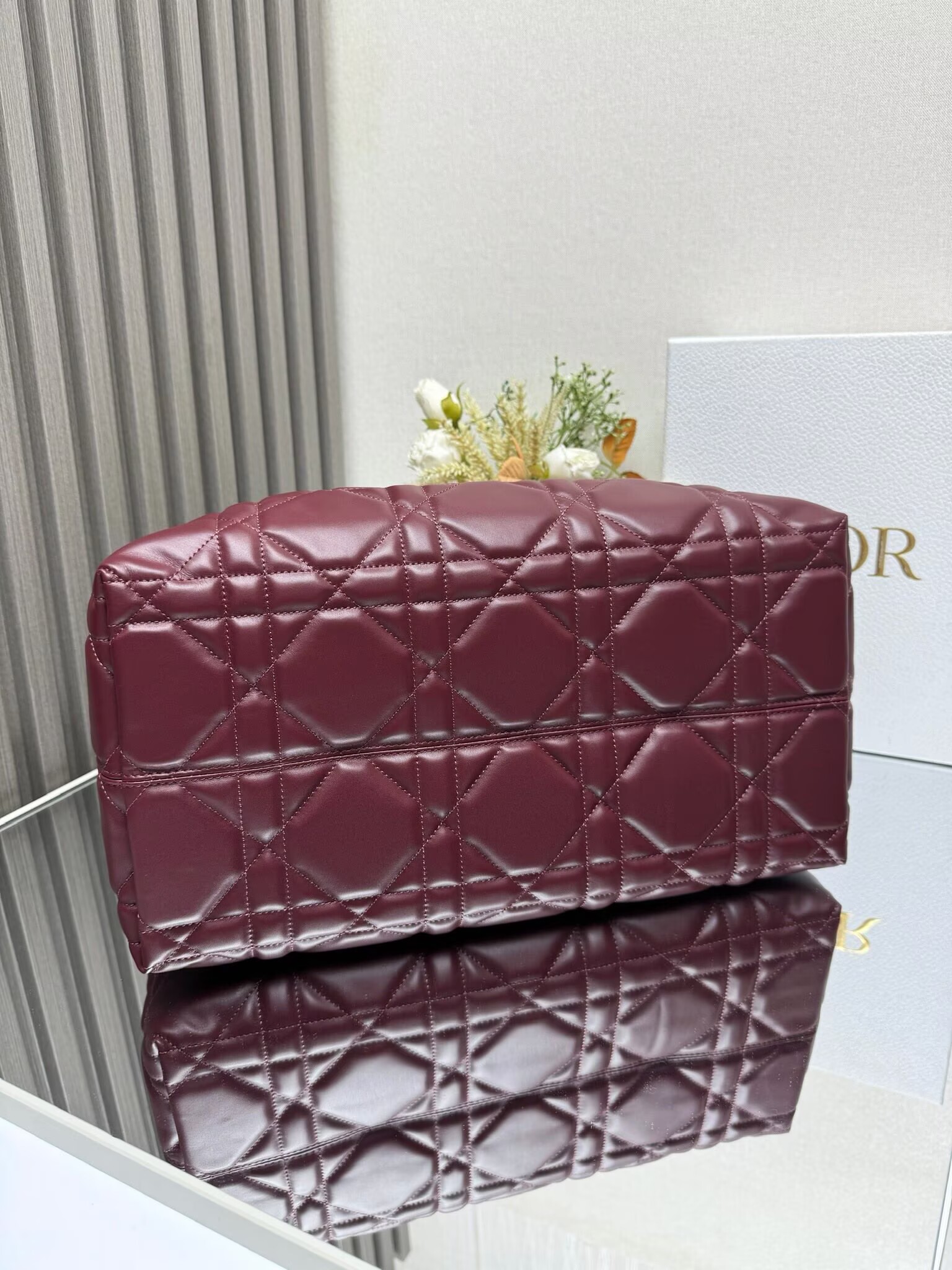 LARGE DIOR TOUJOURS BAG Latte Macrocannage Calfskin M6233 Wine LARGE DIOR TOUJOURS BAG Latte Macrocannage Calfskin M6233 Wine