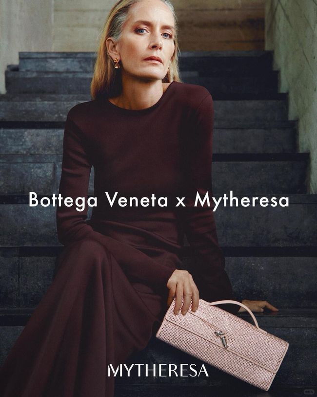 Bottega Veneta Andiamo Clutch Crystal 32190 pink