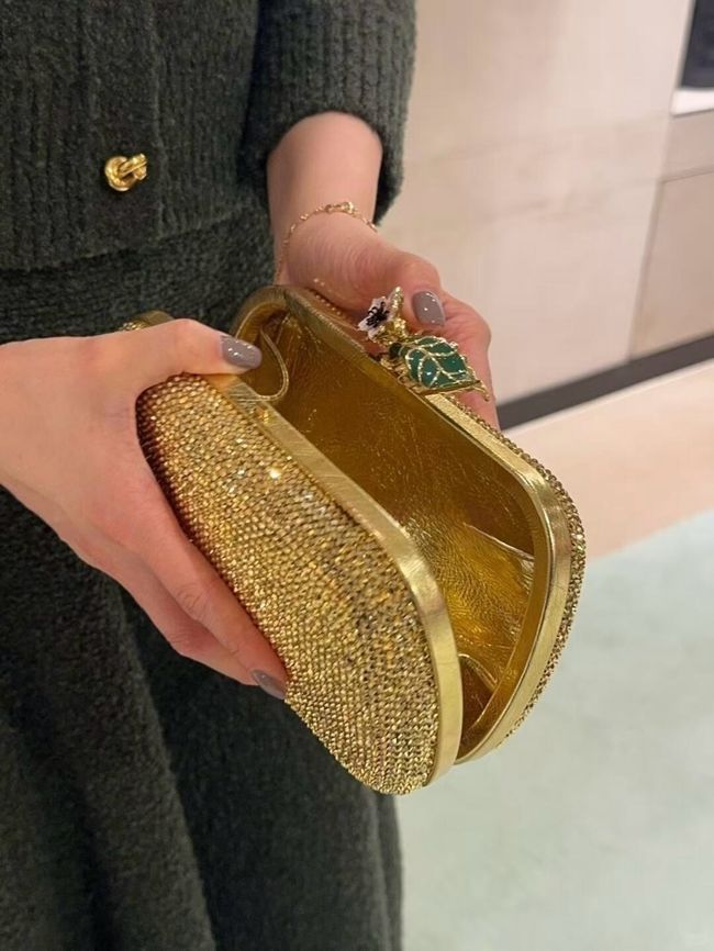 Bottega Veneta Soft Knot Clutch Crystal 06149 gold