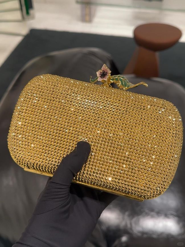 Bottega Veneta Soft Knot Clutch Crystal 06149 gold