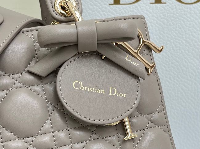 Small Lady Dior Bag with Strap Cannage patent leather M0531OU gray