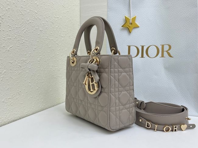 Small Lady Dior Bag with Strap Cannage patent leather M0531OU gray
