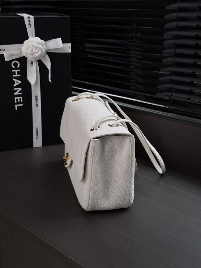 Chanel Maxi Flap bag AS6231 white&gold-Tone Metal Chanel Maxi Flap bag AS6231 white&gold-Tone Metal