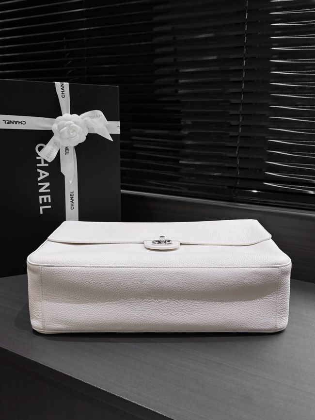 Chanel Maxi Flap bag AS6233 white&Silver-Tone Metal Chanel Maxi Flap bag AS6233 white&Silver-Tone Metal