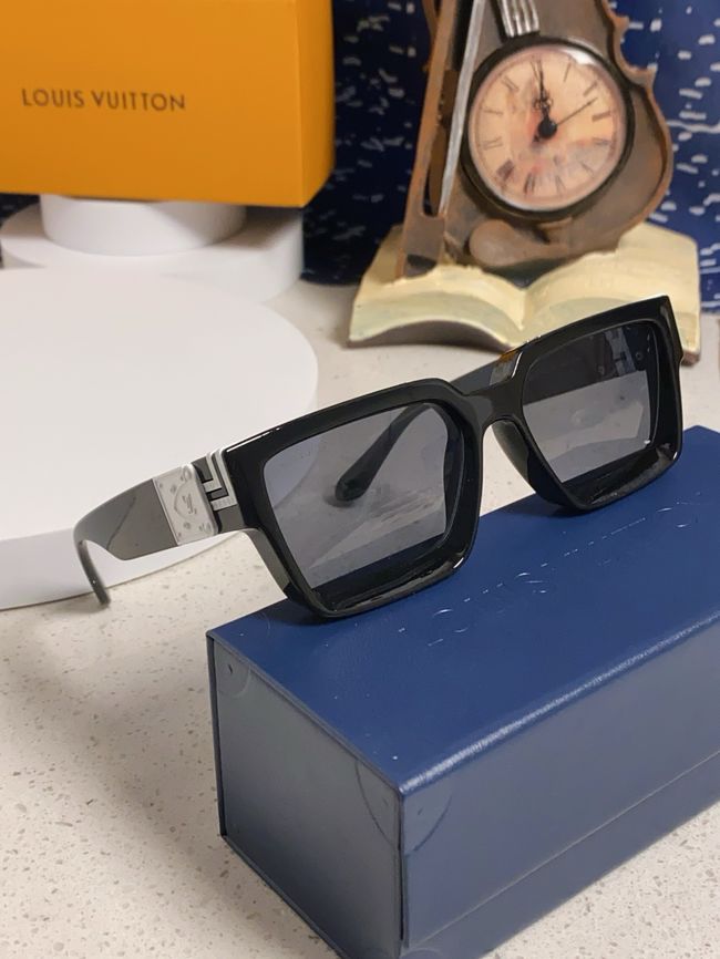 Louis Vuitton Sunglasses 821464-1