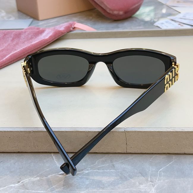 MiuMiu Sunglasses 821486-3