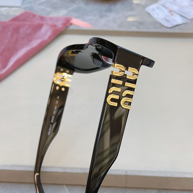 MiuMiu Sunglasses 821486-3