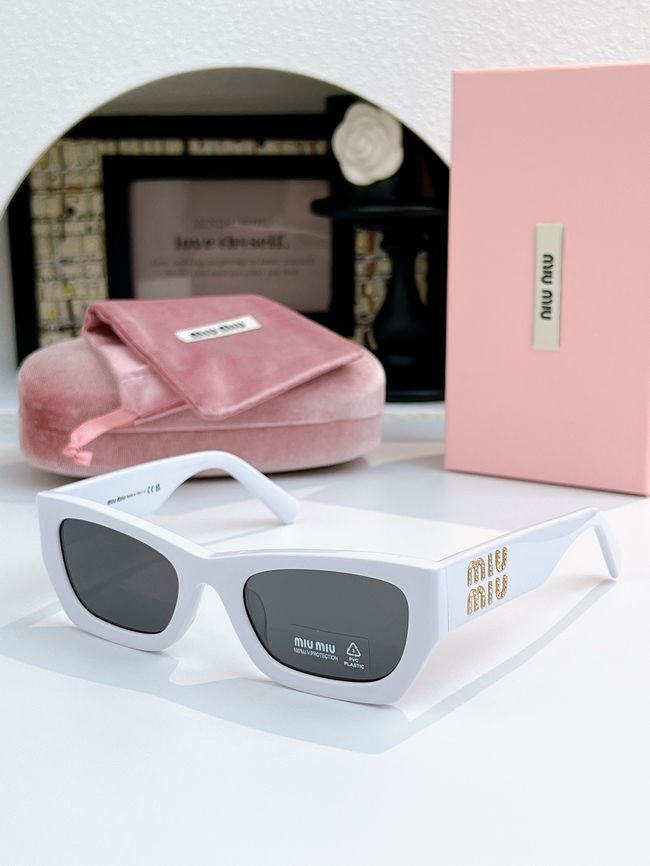 MiuMiu Sunglasses 821489-3
