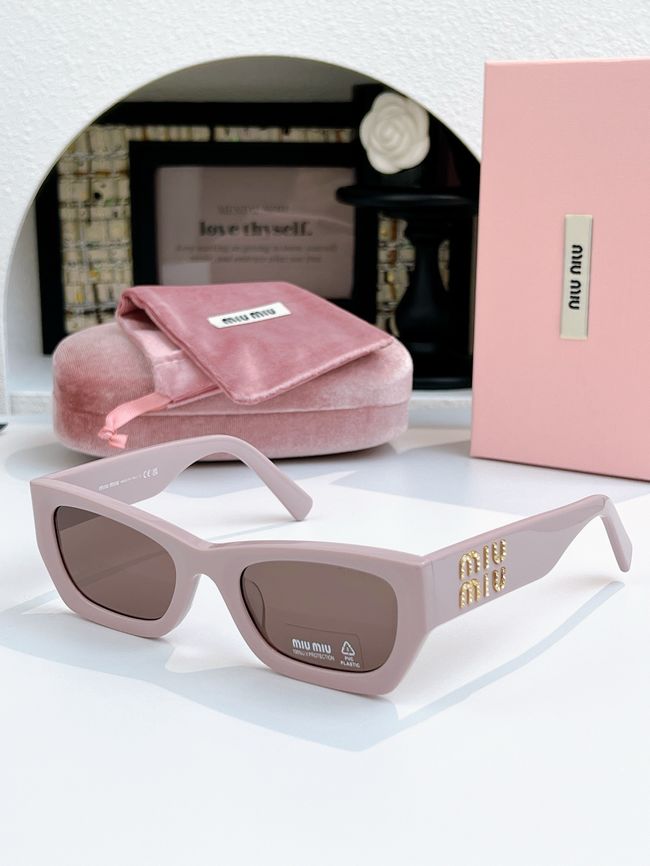MiuMiu Sunglasses 821489-4