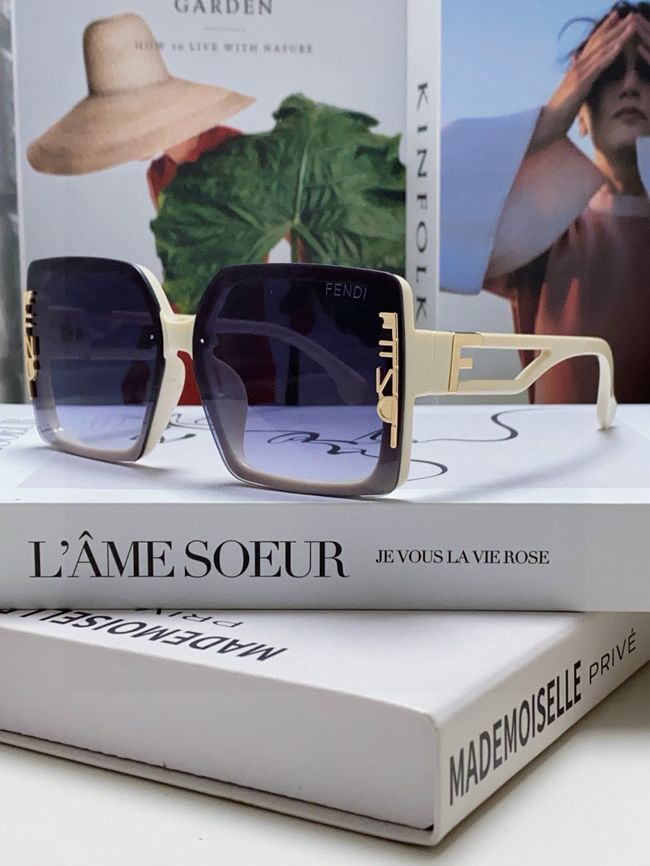 Fendi Sunglasses 821538-1