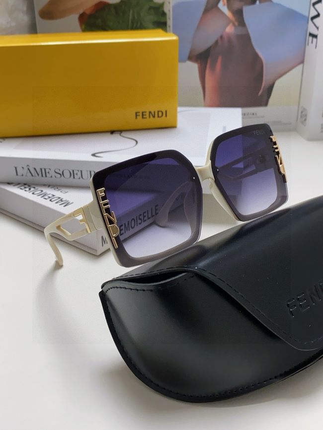 Fendi Sunglasses 821538-1
