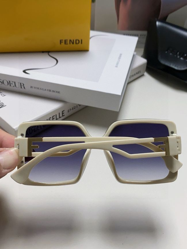 Fendi Sunglasses 821538-1