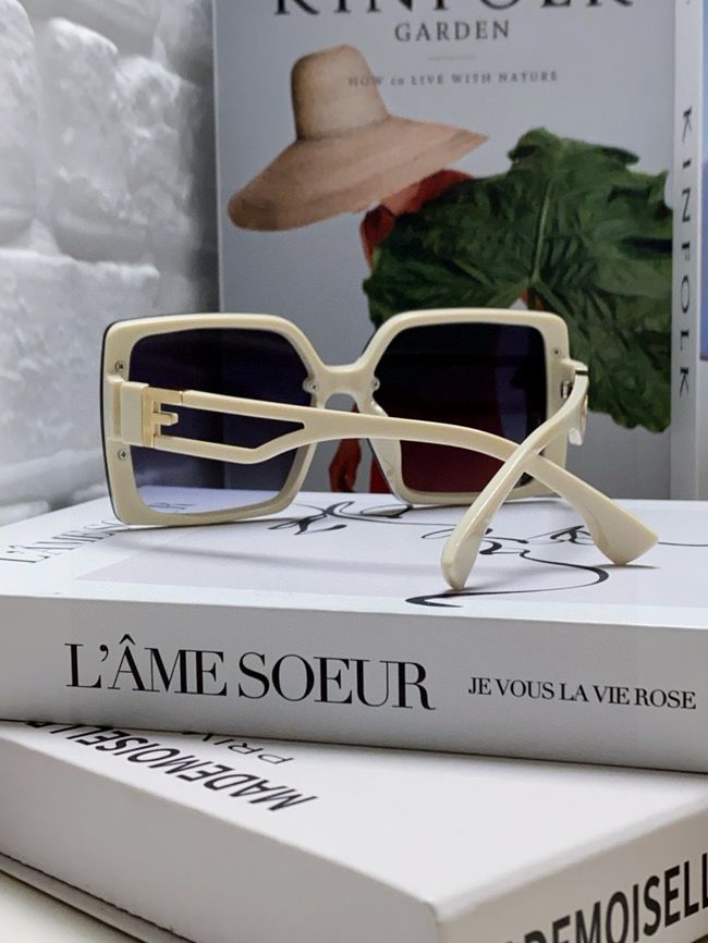Fendi Sunglasses 821538-1