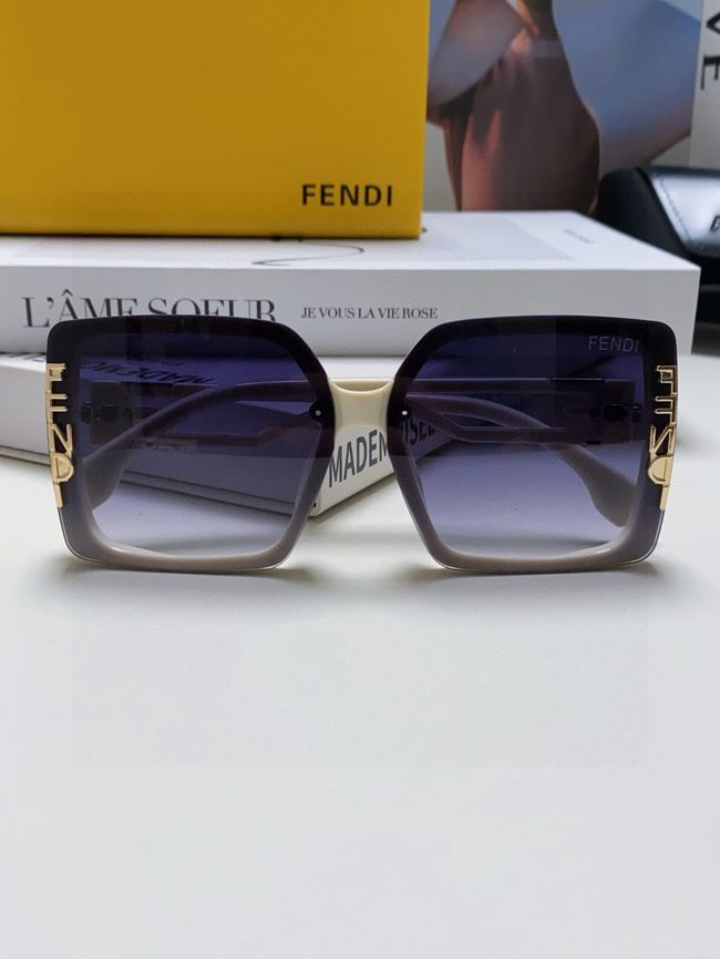Fendi Sunglasses 821538-1