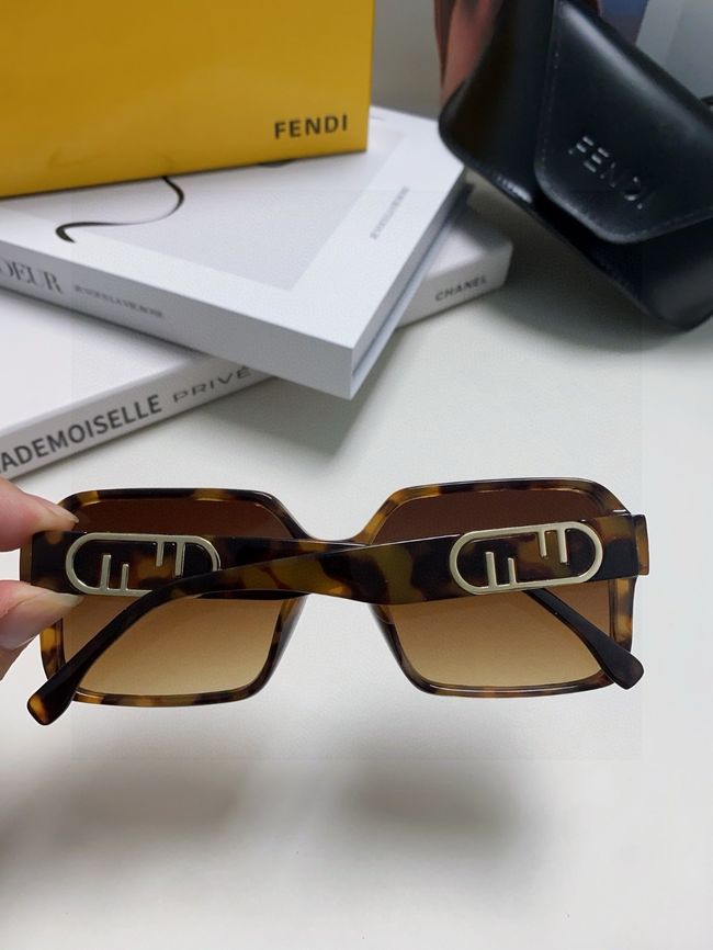 Fendi Sunglasses 821538-3 Fendi Sunglasses 821538-3