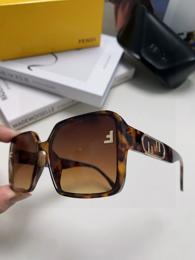 Fendi Sunglasses 821538-3 Fendi Sunglasses 821538-3