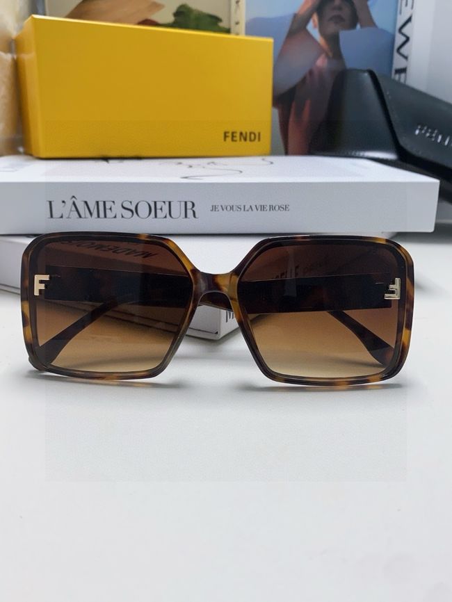 Fendi Sunglasses 821538-3 Fendi Sunglasses 821538-3