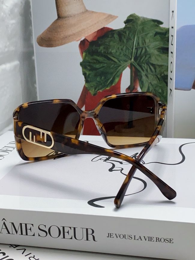 Fendi Sunglasses 821538-3 Fendi Sunglasses 821538-3