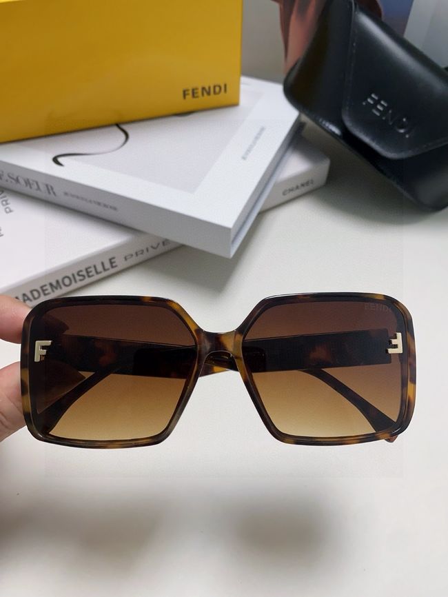 Fendi Sunglasses 821538-3 Fendi Sunglasses 821538-3