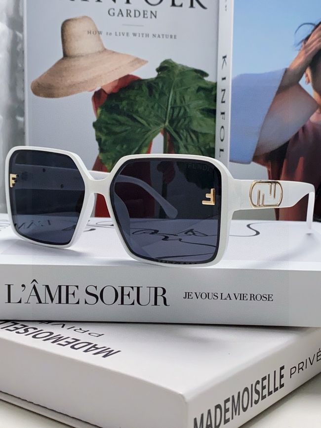 Fendi Sunglasses 821538-4