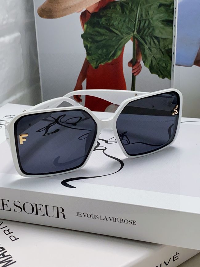 Fendi Sunglasses 821538-4 Fendi Sunglasses 821538-4