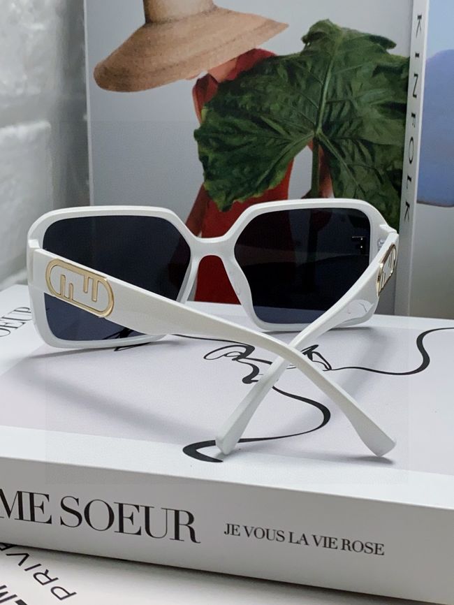 Fendi Sunglasses 821538-4 Fendi Sunglasses 821538-4