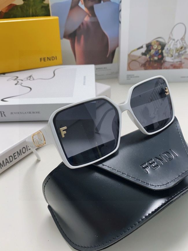 Fendi Sunglasses 821538-4 Fendi Sunglasses 821538-4