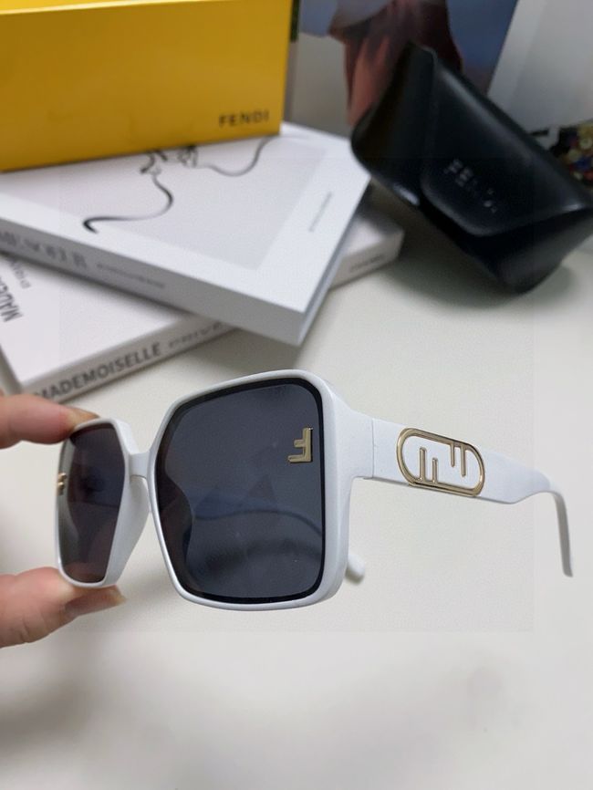 Fendi Sunglasses 821538-4 Fendi Sunglasses 821538-4