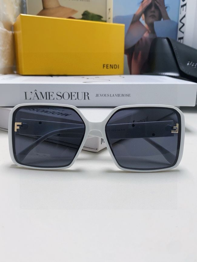 Fendi Sunglasses 821538-4 Fendi Sunglasses 821538-4