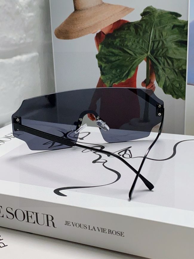 Fendi Sunglasses 821539-1